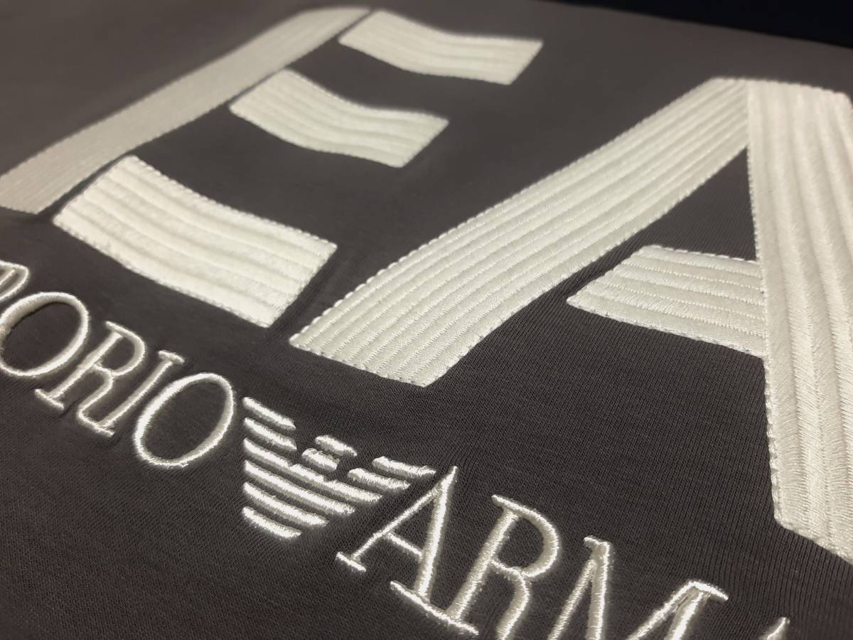 [新品] EMPORIO ARMANI　「EA」の刺繍ロゴ入り【メンズ・ジャージパーカー】◆2022-23年秋冬モデル　サイズ：L(50相当)　◆色：グレー