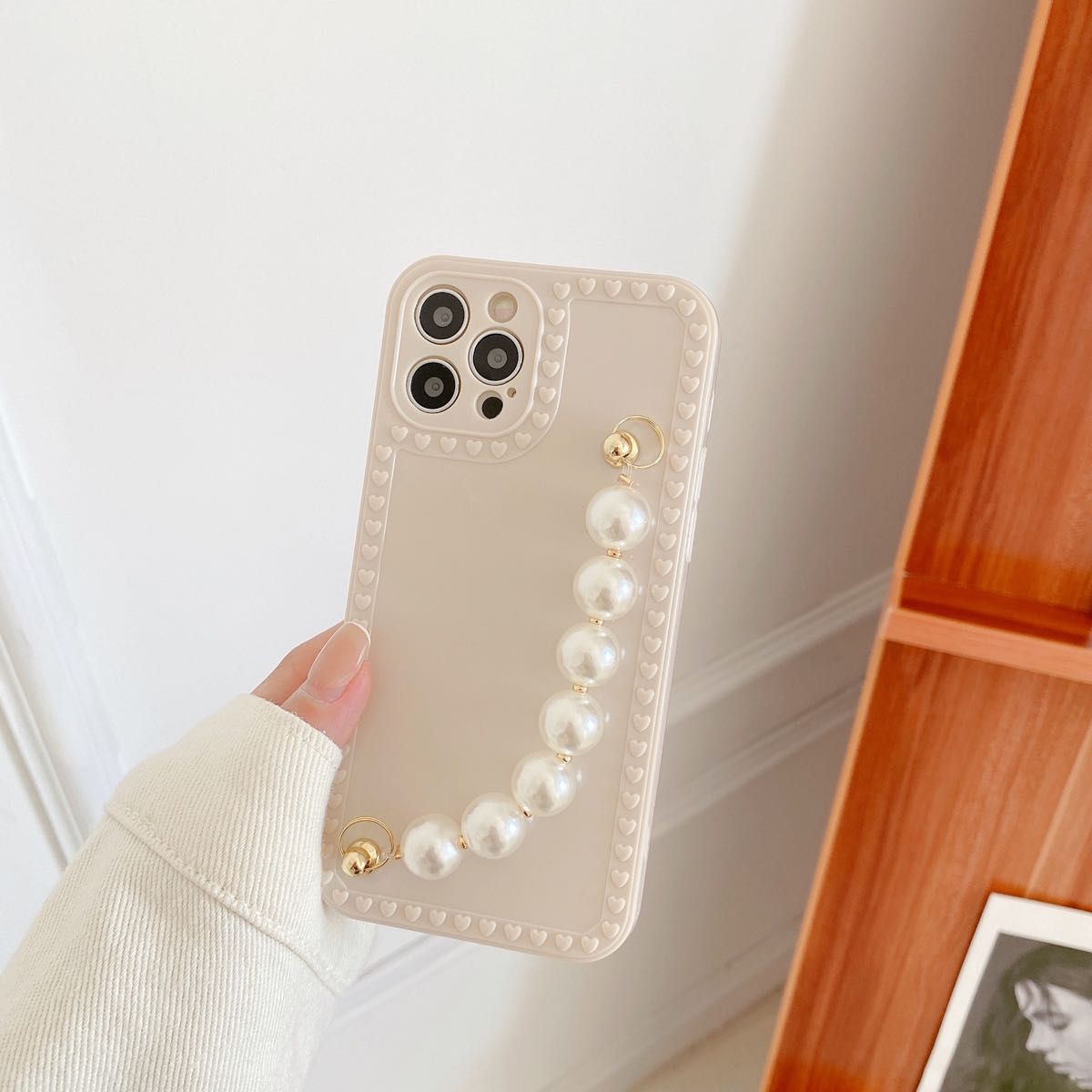スマホケース　iPhoneケース　真珠　パールチェーン付　ホワイト　韓国