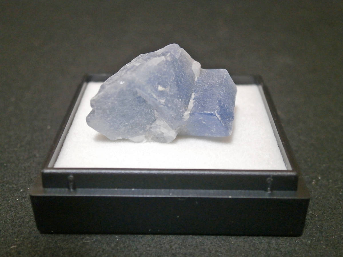 天然鉱物標本 ブルーカルサイト(方解石) プラケース入(2)_画像1