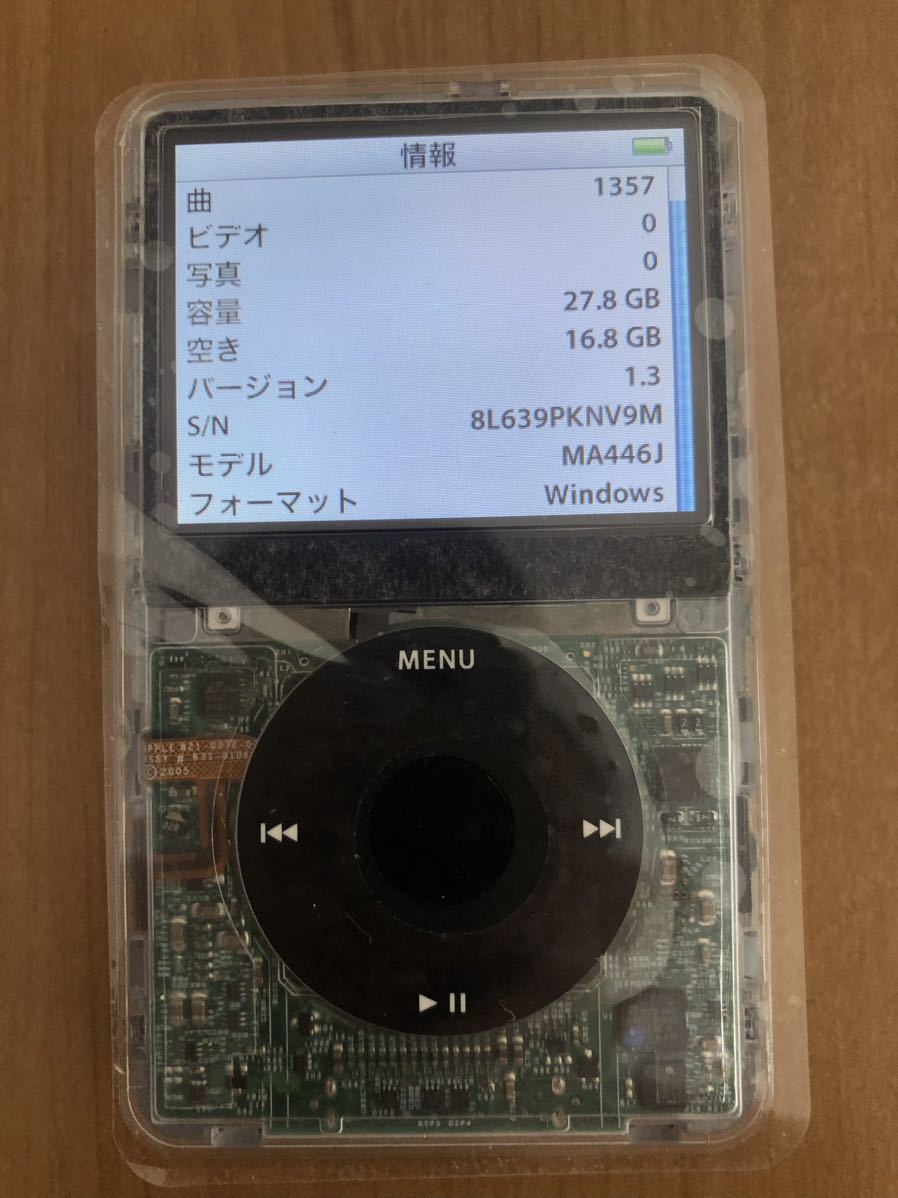 iPod classic 5.5世代　30GB 新品バッテリー交換済み　新品スケルトンマスク交換済　HDD40GBやSSD128GB、256GBにカスタム可能_画像1