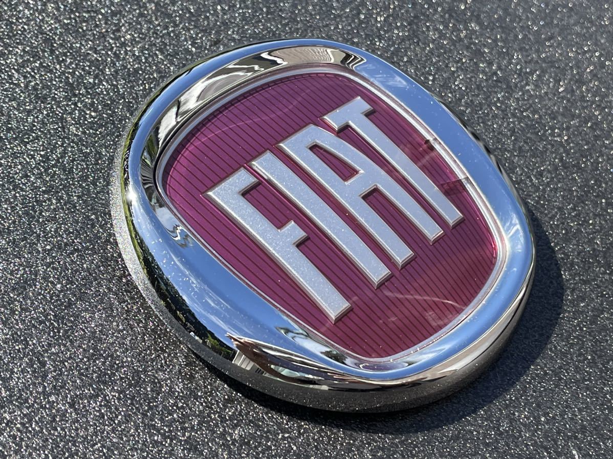 【送料無料】FIAT フィアット エンブレムバッジ イタリア 旧車レトロカー当時物 街道レーサー　外車　レア　赤_画像2