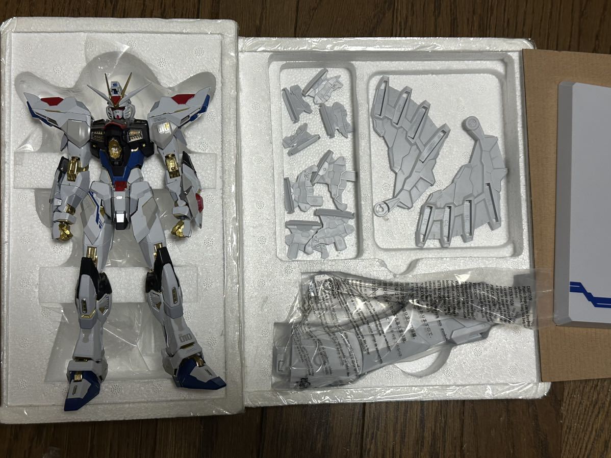 中古 METAL BUILD ストライクフリーダムガンダム ＋ 光の翼オプションセット SOUL BLUE ver._画像2