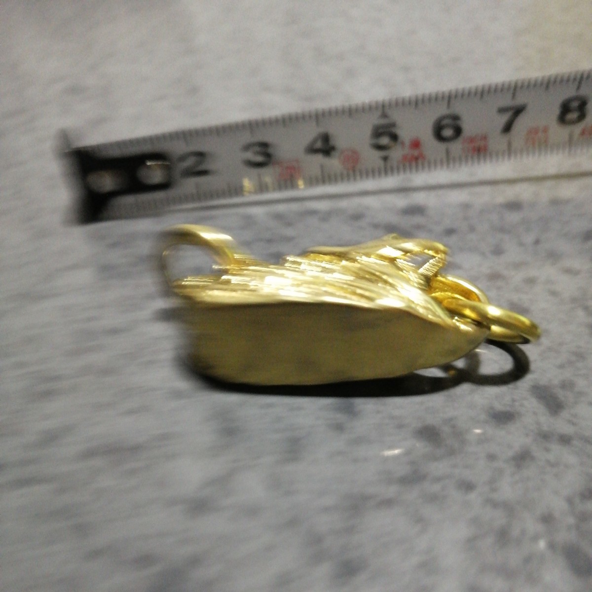 銅製金色龍のキーホルダー