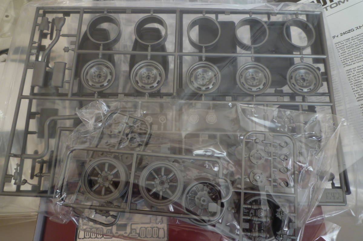 タミヤ 1/12 ニッサン フェアレディ 240ZG ストリートカスタム ITEM 12051 エンジン再現 おまけ付きの画像8