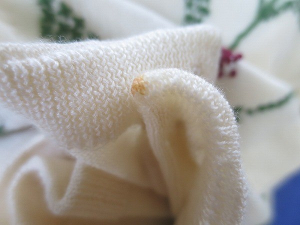 シビラ　sybilla　薄手ウール100%　刺繍　春カーディガンMサイズ_画像9