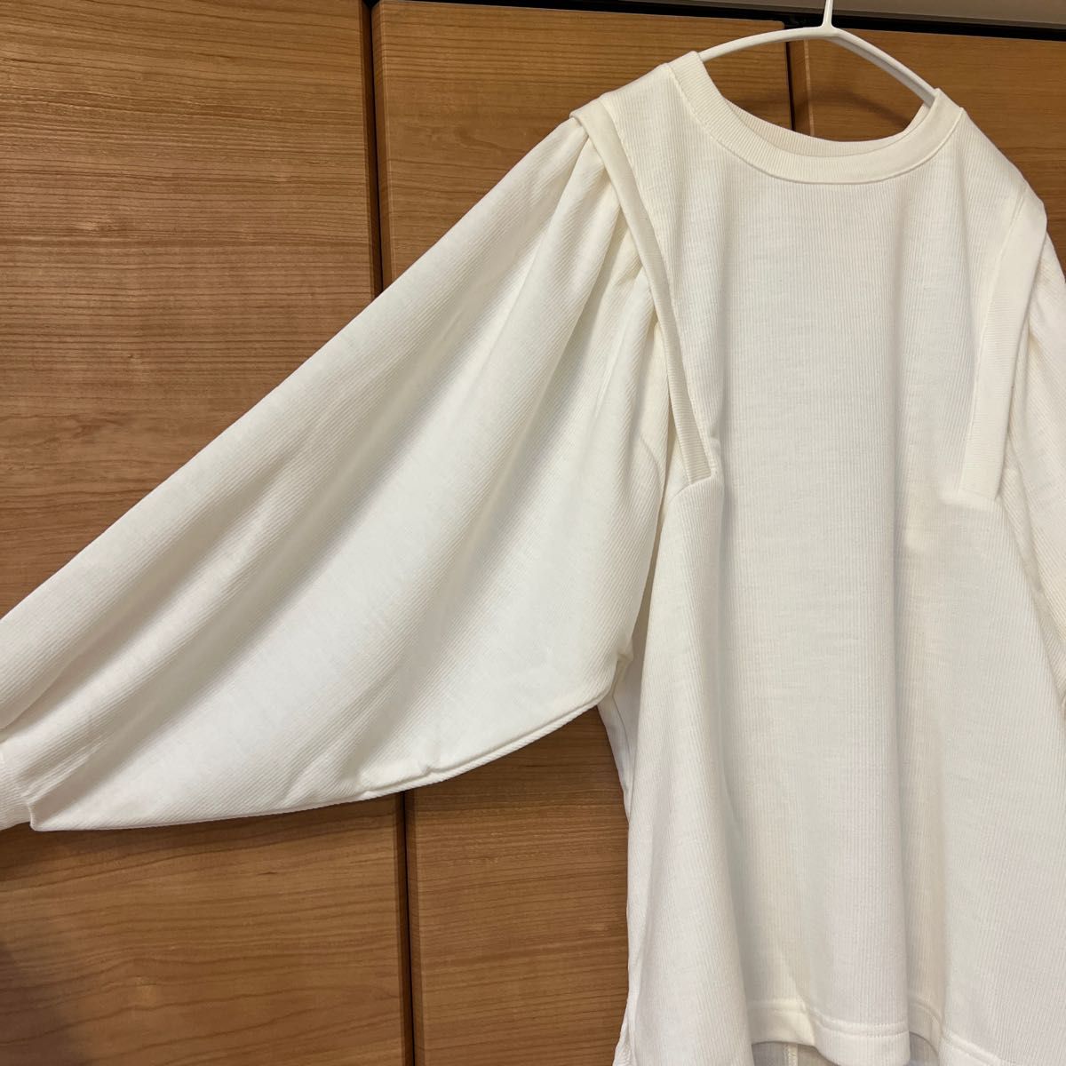 カジュアルコーデ【未使用】hocol raffine robe★ボリューム袖デザインプルオーバー　オフホワイト