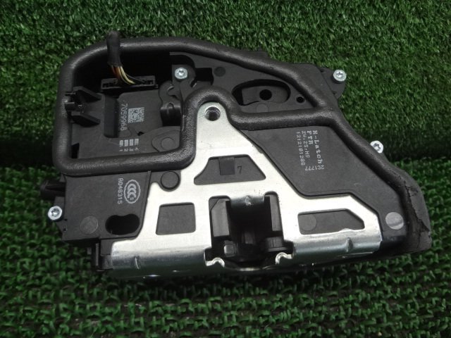 3EV3032 JM4)) BMW 3シリーズ ABA-VB25 2008年 E90 325i右ハンドル 純正 フロント右ドアロックソレノイド の画像3