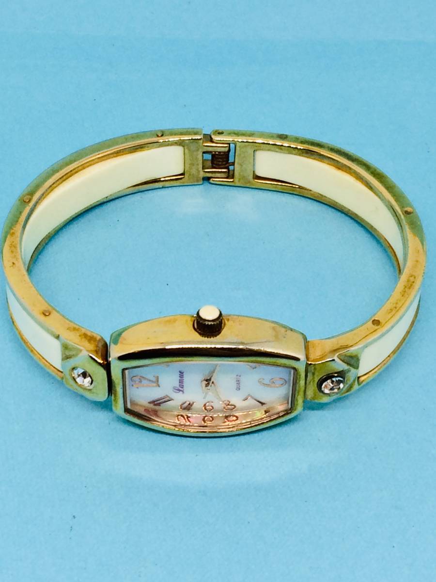(Z41)バングル(*'▽')・LAMUE（電池交換済み）ゴールド・レディス腕時計USED（送料全国一律185円）洒落た時計です。_LAMUEバングルでお洒落を楽しんで下さい。