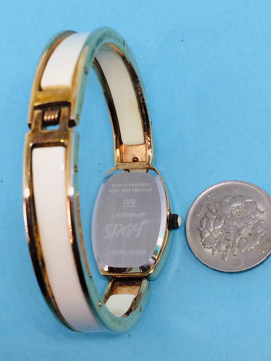 (Z41)バングル(*'▽')・LAMUE（電池交換済み）ゴールド・レディス腕時計USED（送料全国一律185円）洒落た時計です。_画像9