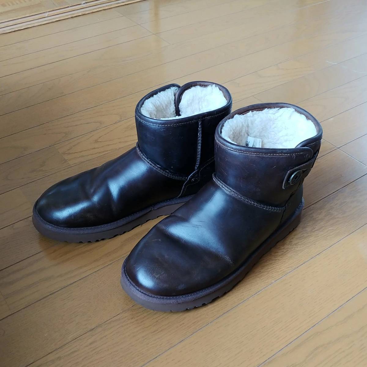 レア 良品 UGG Beni 撥水加工シープスキン ボタン横開きムートンブーツ