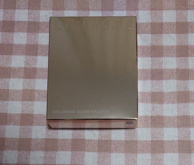 【限定品】ルナソル　カラーリンググロウパレット　EX01　カシスグレア