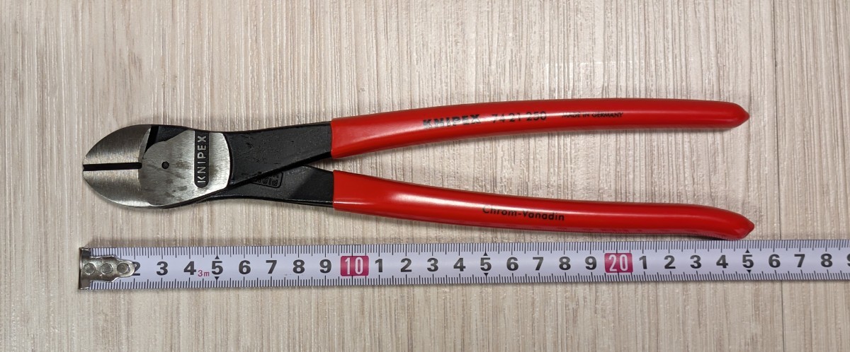 knipeks[KNIPEX]250.7421-250 мощный type . кусачки ( отдушина модель ) новый товар не использовался * наличие есть 