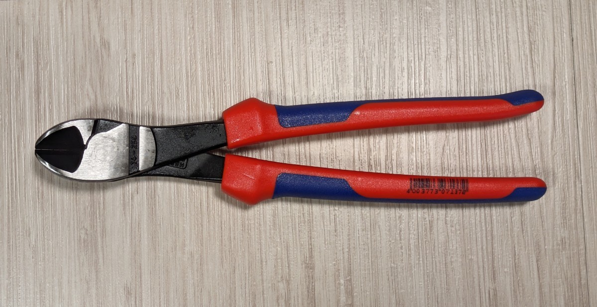 knipeks[KNIPEX]250.7422-250 мощный type . кусачки ( отдушина модель ) новый товар не использовался * наличие есть 