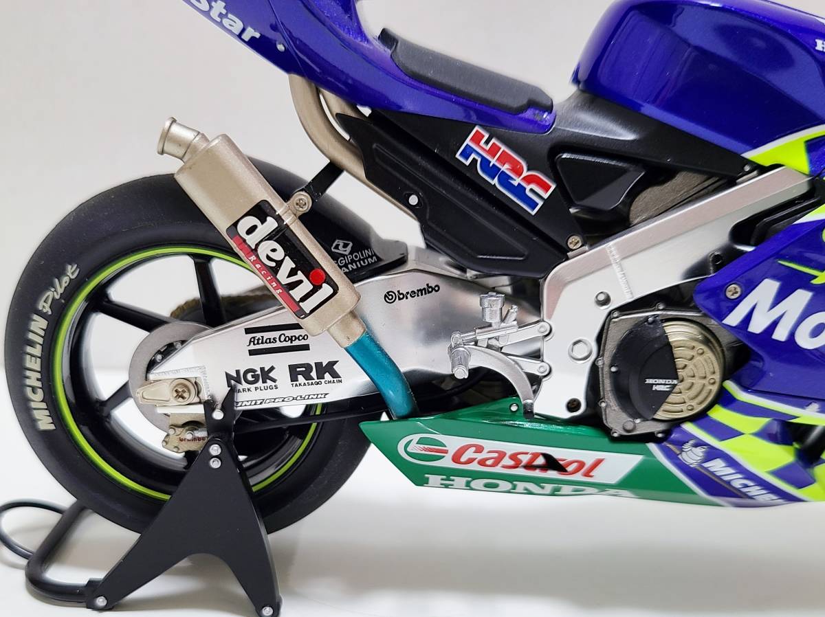 タミヤマスターワーク 1/12 MotoGP 2003年 HONDA RC211V #74　加藤大治郎　完成品　ヘルメット付き_画像6