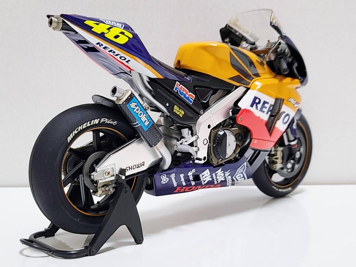 タミヤマスターワーク 1/12 MotoGP 2002年 REPSOL HONDA RC211V #46 V.ロッシ　完成品_画像3