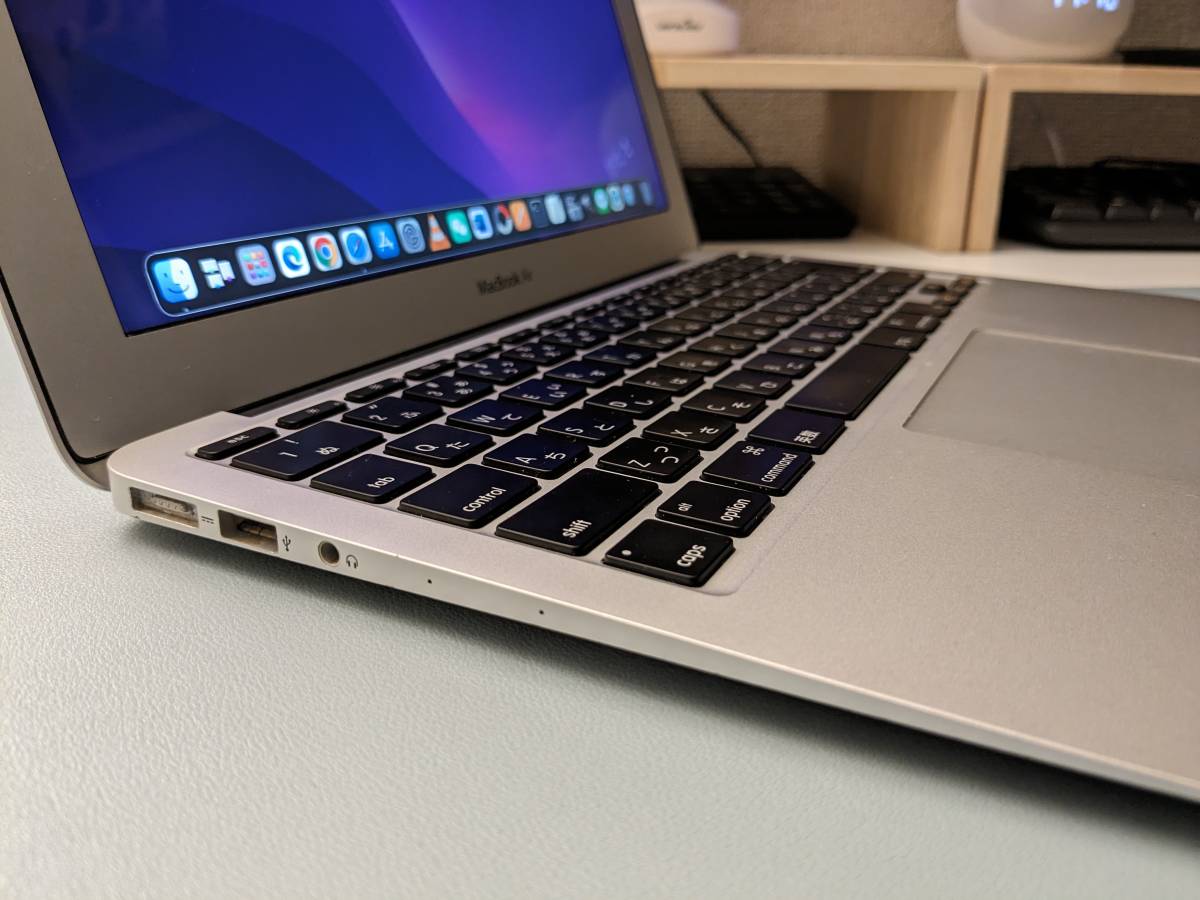 MacBook Air (11-inch, Early 2015) /Core i5 1.6GHz/SSD128GB/4GB/動作良好/光るAppleマーク/付属品あり_画像2