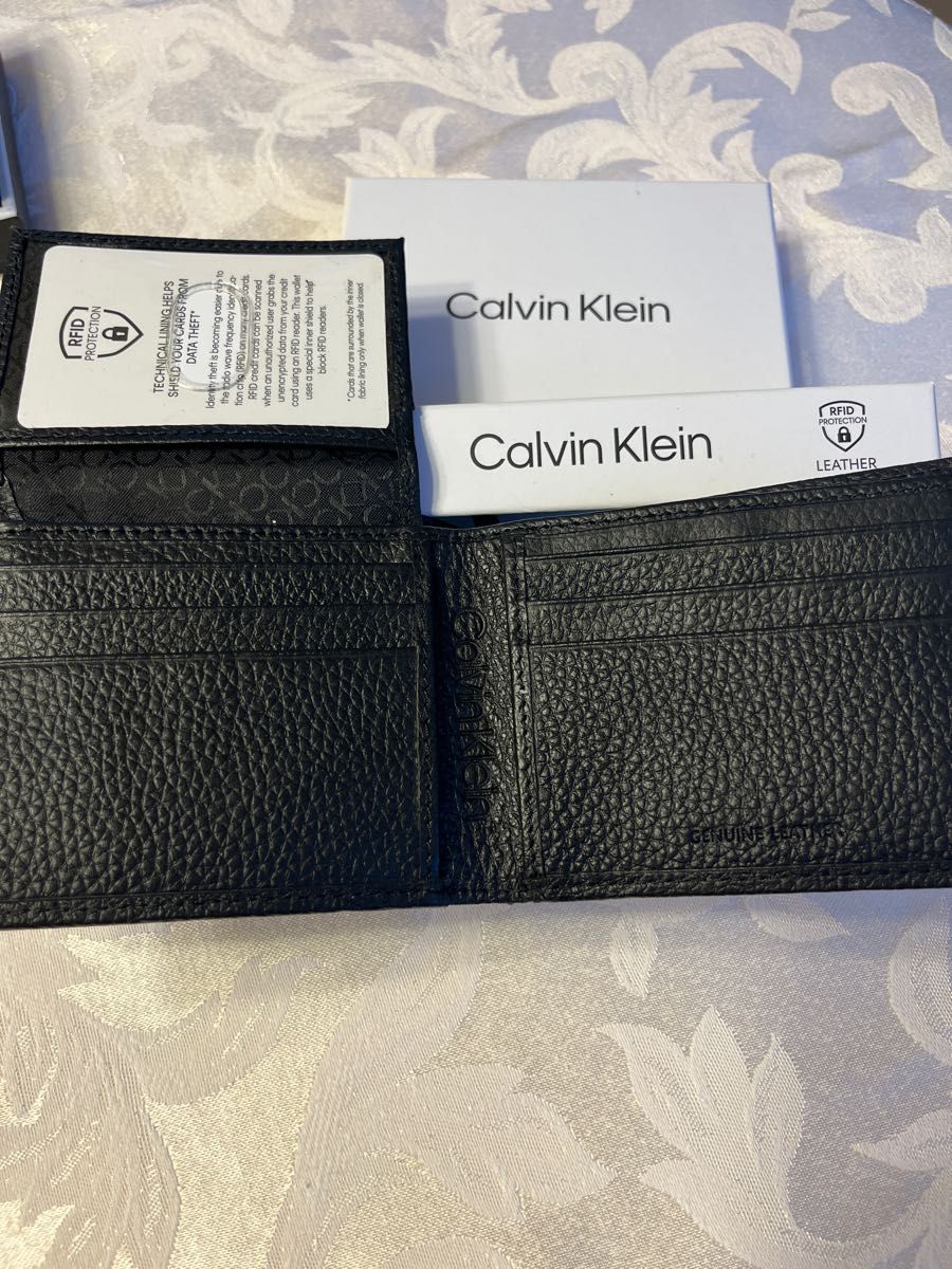 新品　CalvinKlein　カルバンクライン　二つ折り財布　黒　ブラック　サイフ　 カードケース