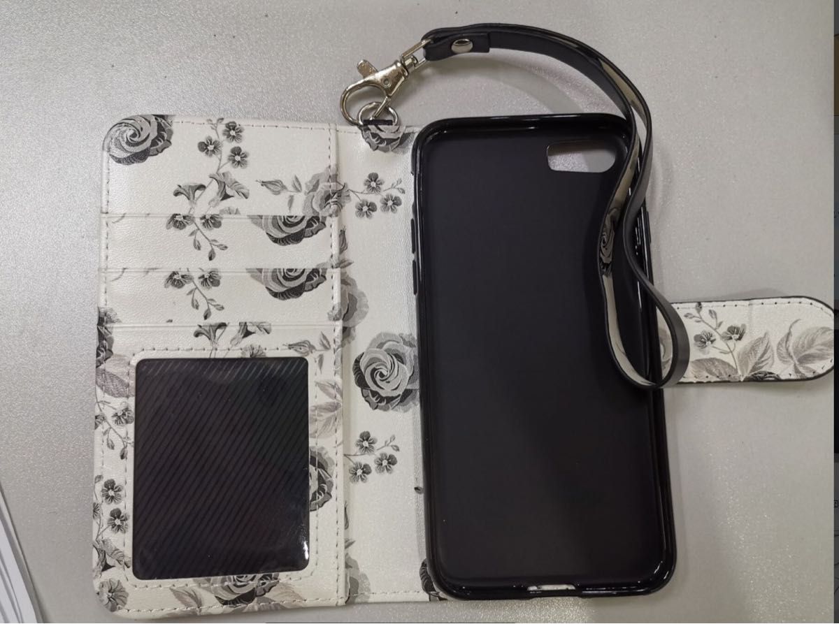 iPhone7/8/SE2/SE3 花柄 iPhoneケース ブラック 黒 手帳型 ストラップ付き 収納 スマホ ケース