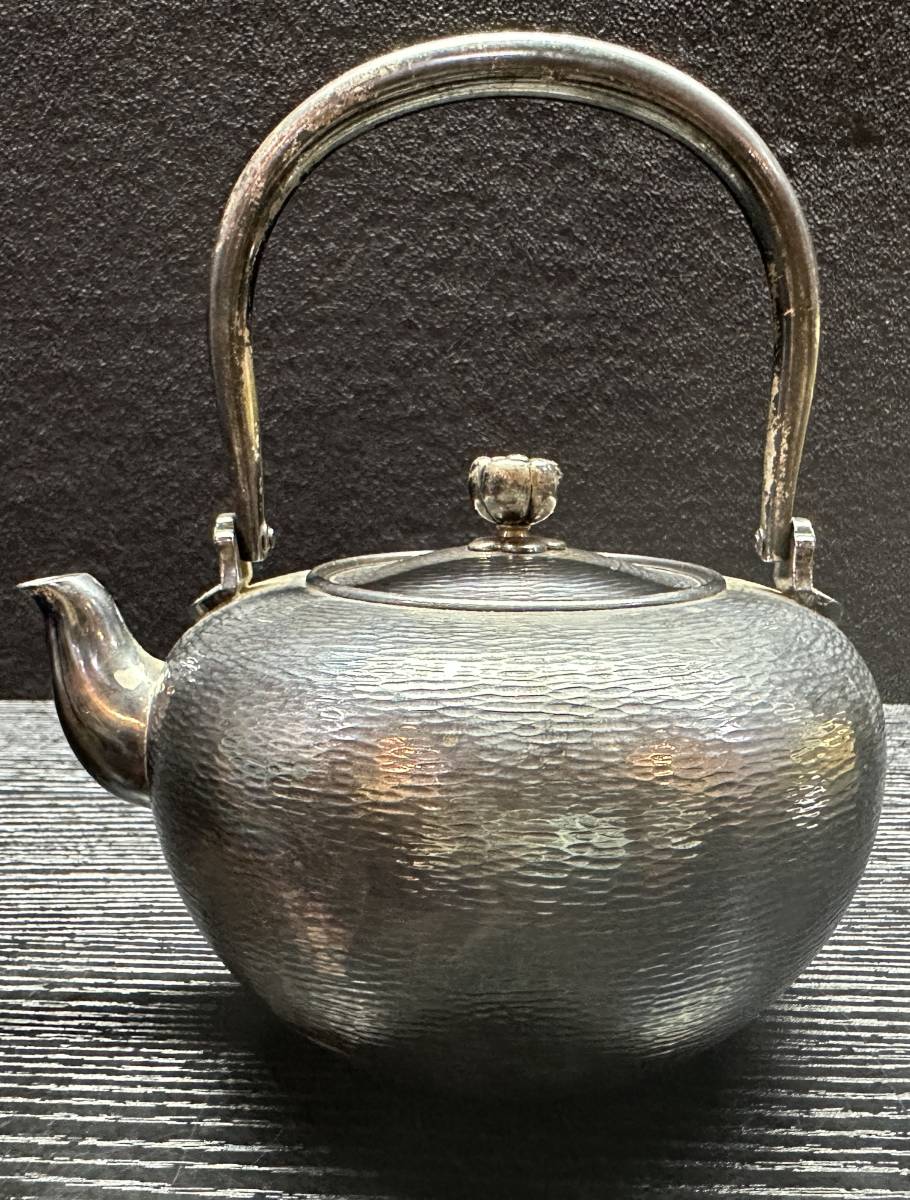 新到着 純銀 銀瓶 岡野製 花摘 鎚目 急須 茶器 茶道具 茶具 約320g