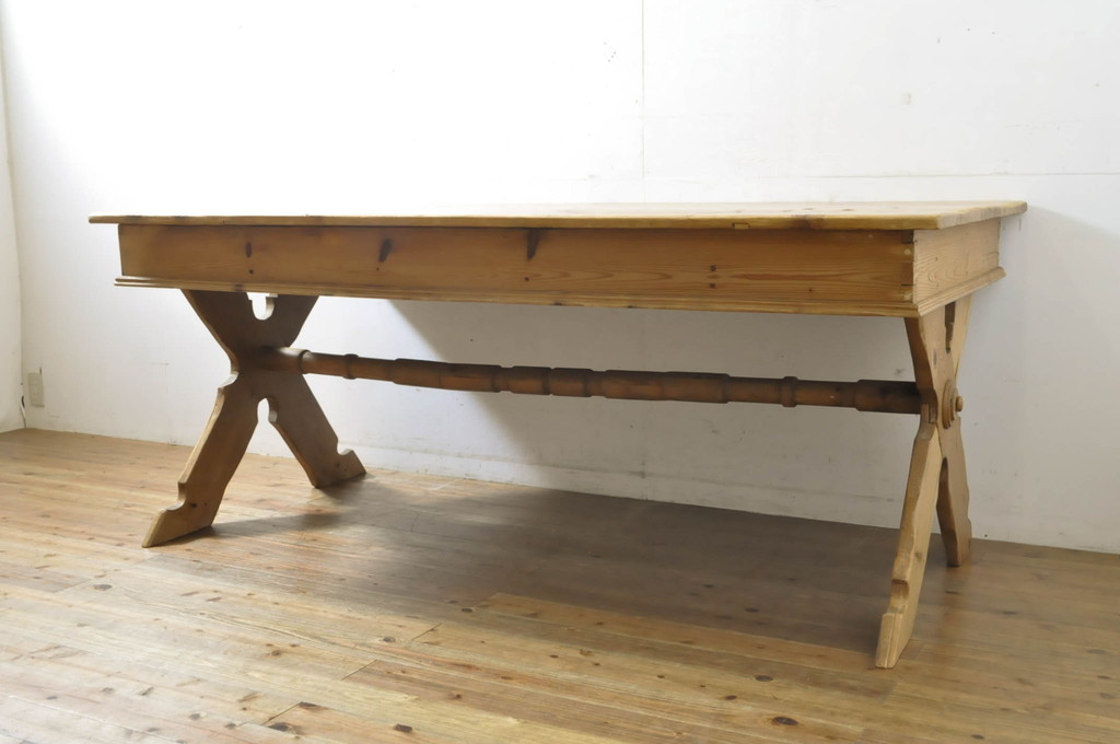 R-064223　フランスアンティーク　パイン材　木味を生かしたデザインが素敵なダイニングテーブル(作業台、食卓、4人掛け、6人掛け)