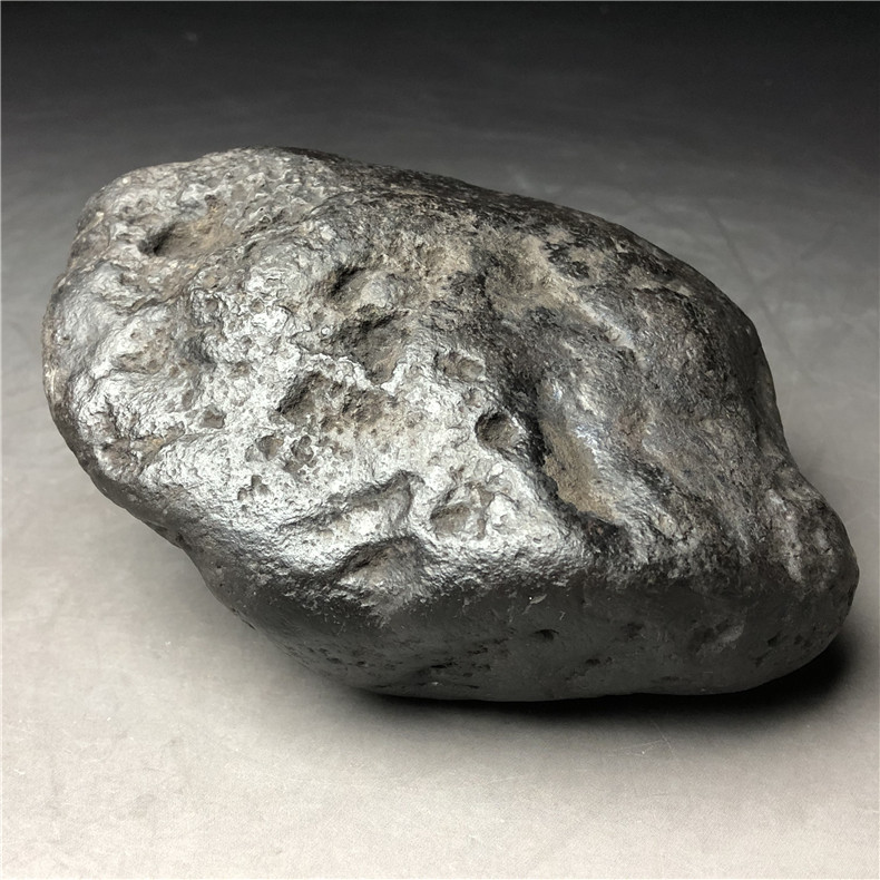 隕石・鉄隕石・磁石にくっつく・原石 マダガスカル 重さ約1520グラム 