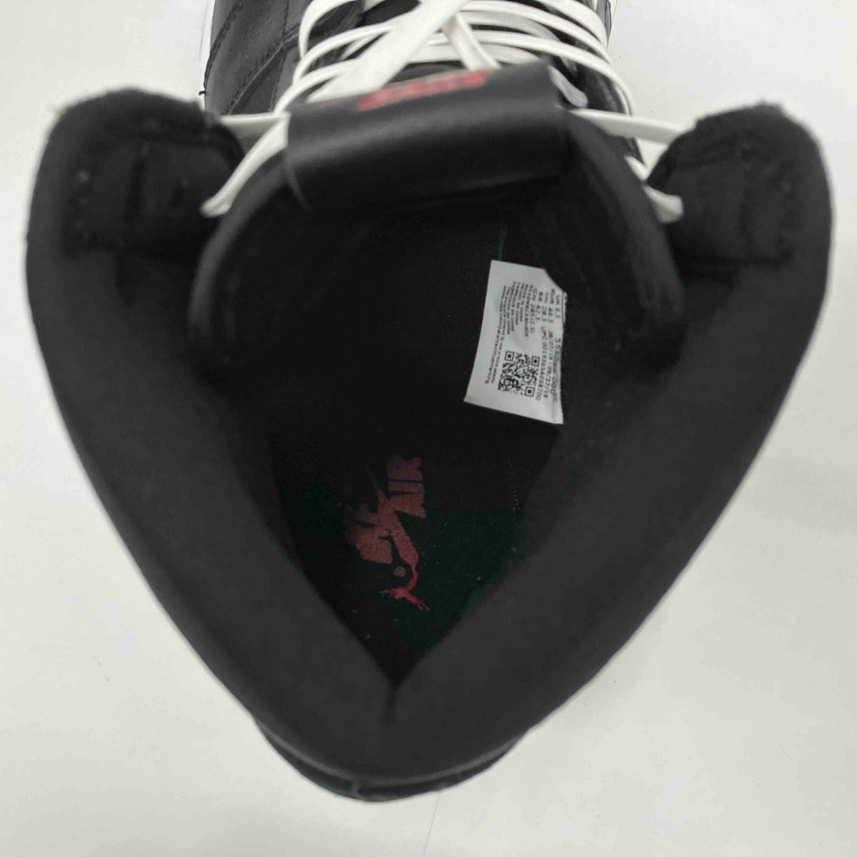 Sản phẩm Nike Air Jordan 1 Retro High Black/Metallic Silver/Gym