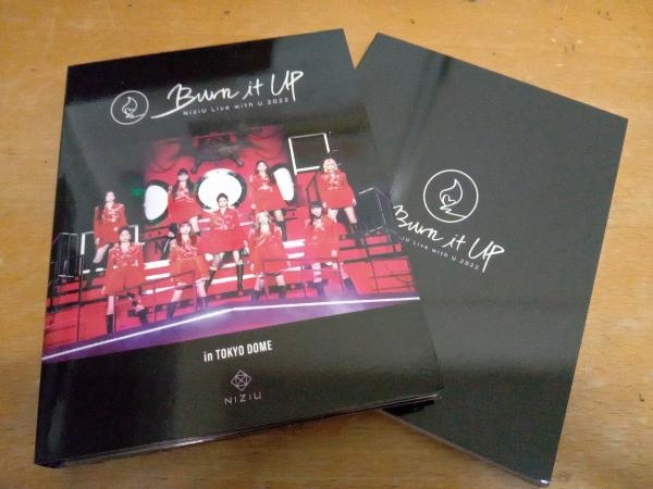 NiziU Live with U 2022 'Burn it Up' in TOKYO DOME(完全生産限定版)(Blu-ray Disc) 2枚組 ESXL265〜6_画像4