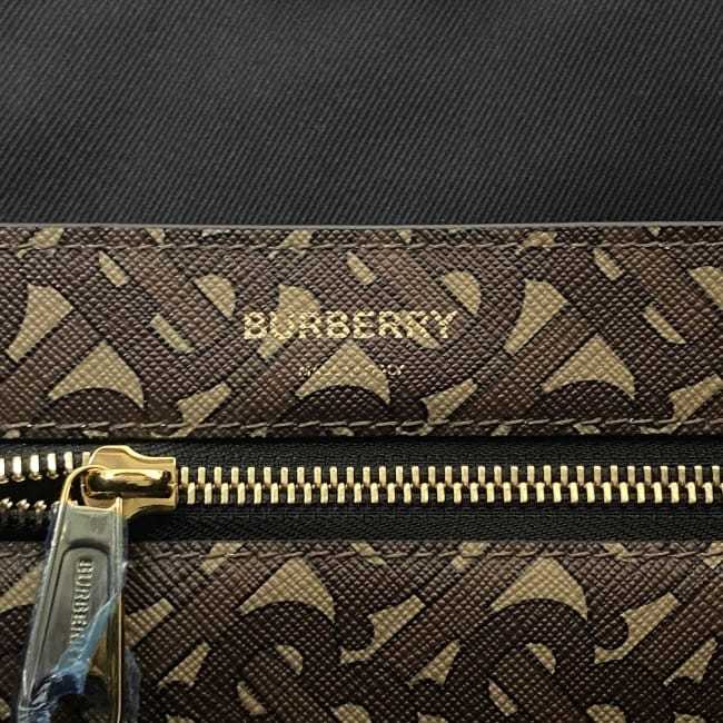  Burberry tote bag Brown beige black TB monogram 8019383 beautiful goods PVC leather used 