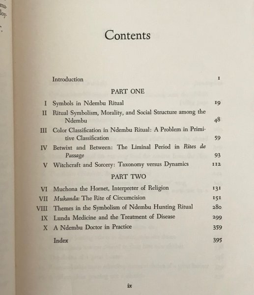 The forest of symbols : aspects of Ndembu ritual ＜Cornell paperbacks＞ Victor Turner_画像4