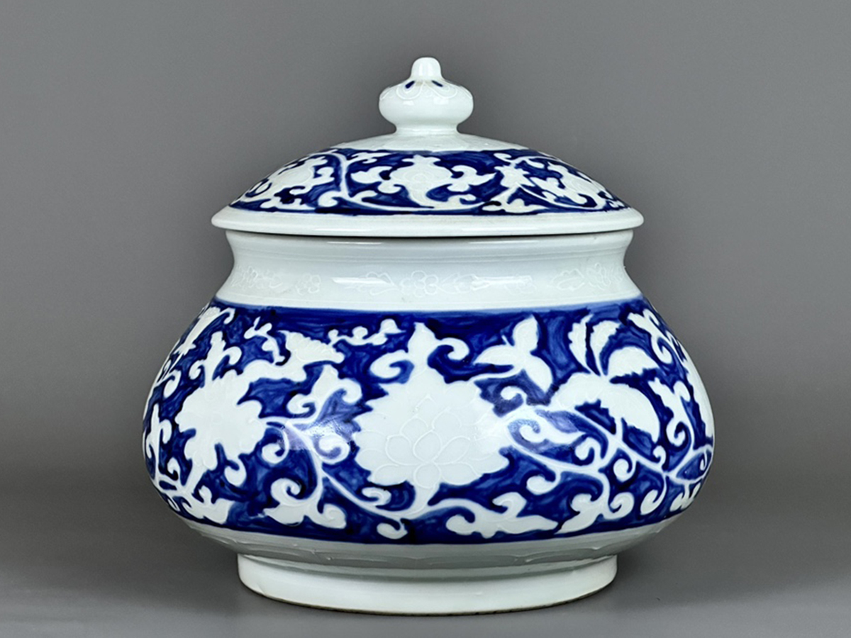 ◇御泓軒◇『明・永楽年製款・古陶磁器・青花留白花卉紋罐・箱付』極細