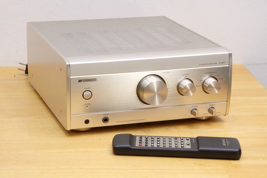 /// Sansui pre-main amplifier A-α9 ///