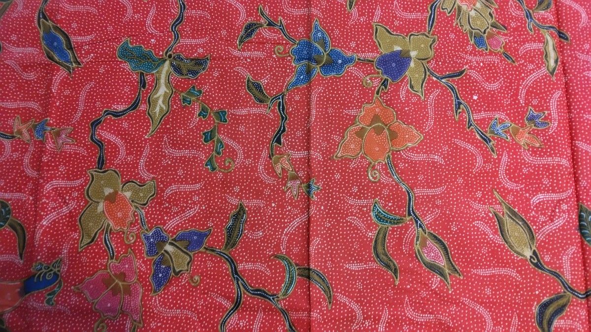 インドネシア　バティック　生地　赤　トリ　緑　紫　黄土　青　花柄　ドット　葉模様