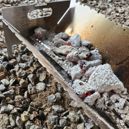 バーベキュー コンロ 屋外 ステンレス キャンプ 調理 料理 焼肉 BBQ アウトドア 組み立て 簡単 コンパクト 焚き火 炭火 グリル ポータブル_画像4