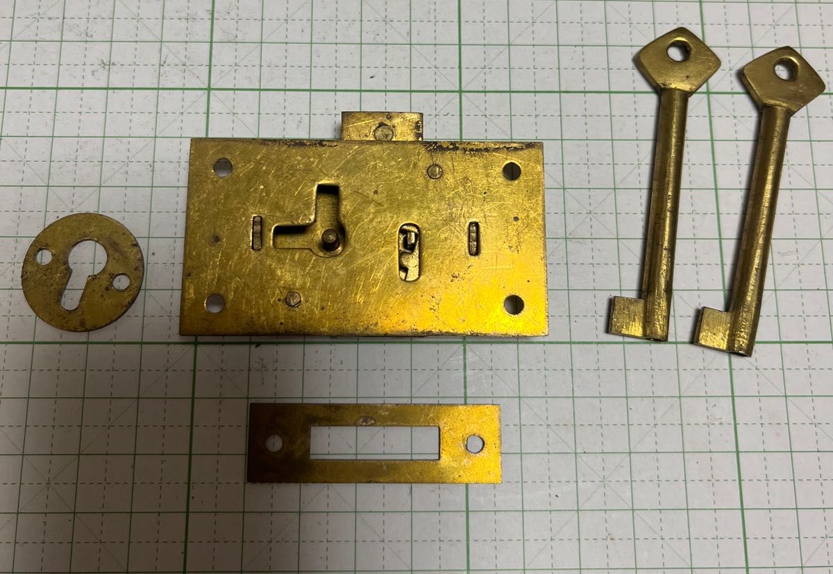 レトロ家具 ラッチ　錠　真鍮　鍵2本　昭和レトロ　金物