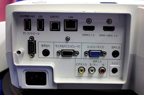 ☆明るさ3500lｍ/ランプ使用時間431h☆ NEC View Light NP-UM352WJL 超単焦点プロジェクター /HDMI・VGAケーブル付 47254Y_画像5
