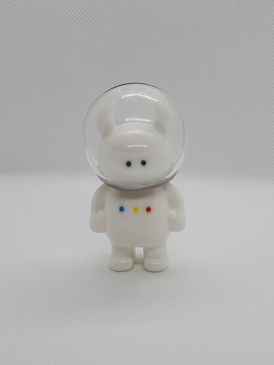 宇宙飛行士ウアモウ　白色成型　UAMOU