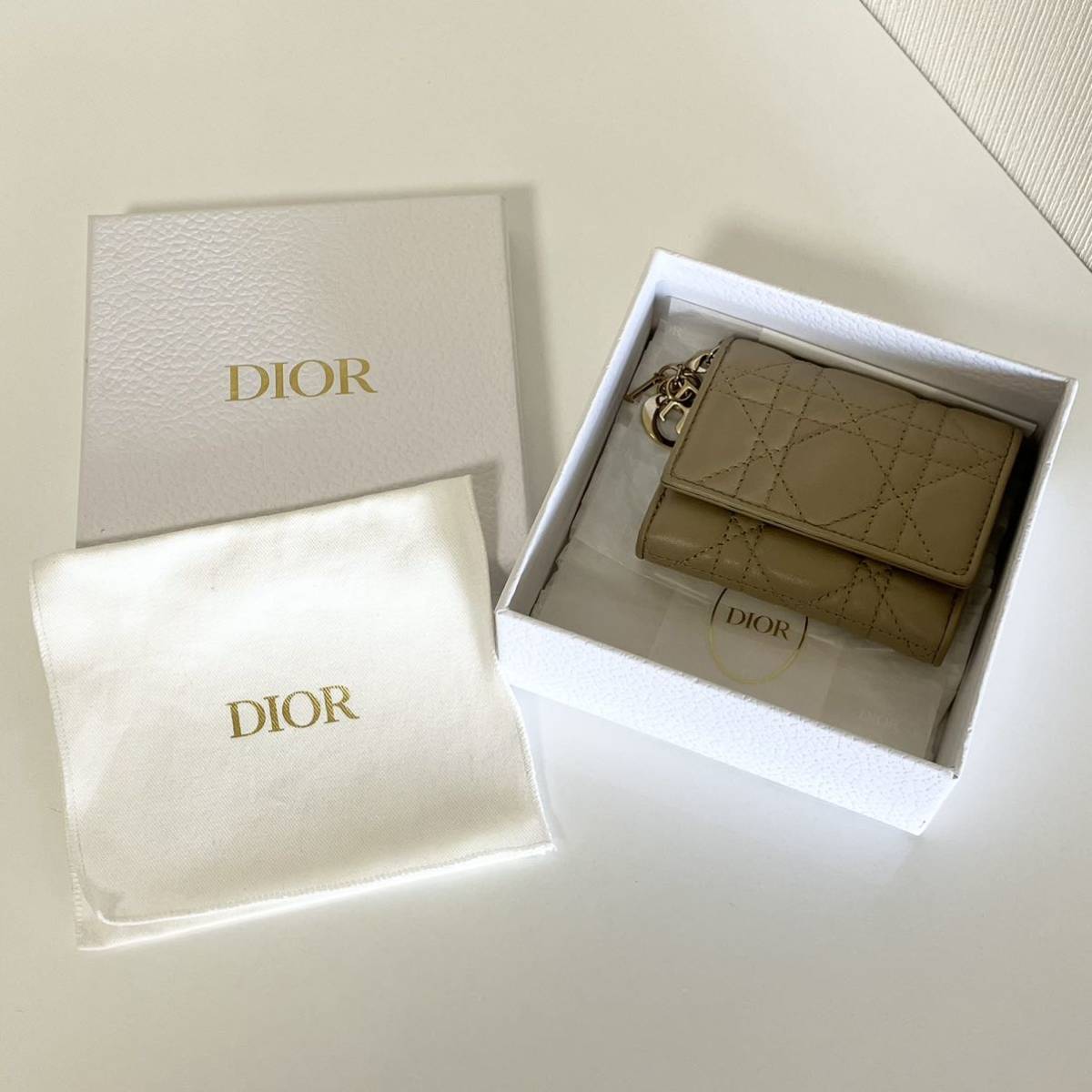 い出のひと時に、とびきりのおしゃれを！ クリスチャン Dior