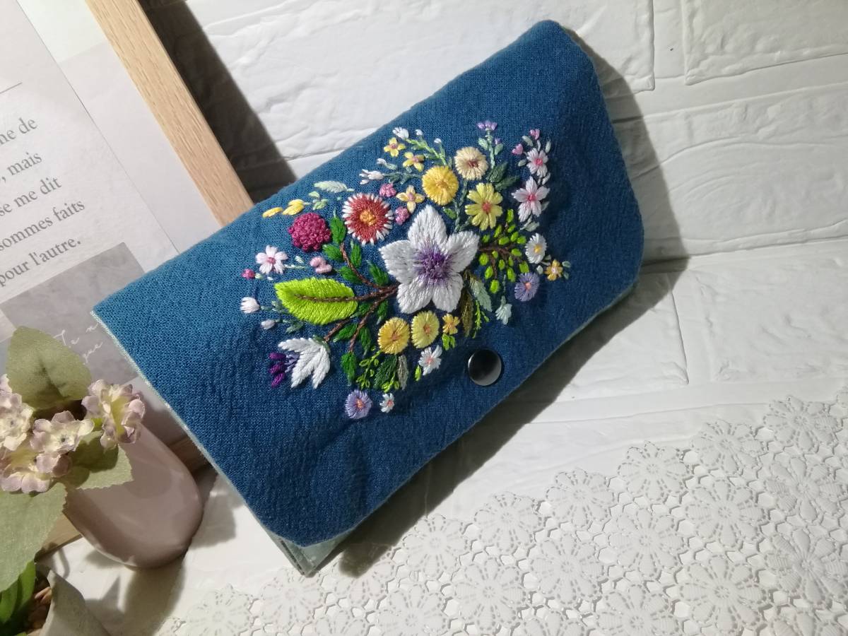 ハンドメイド・　＊マルチケース*お薬手帳*通帳入れ＊コットンリネン（手刺繍)_画像2