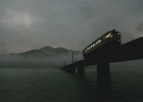 鉄道写真 / 京都丹後鉄道（北近畿タンゴ鉄道）KTR700形気動車 コミューター車両 @由良川橋梁 丹後神崎-丹後由良 2L判（127mm×178mm）_画像1