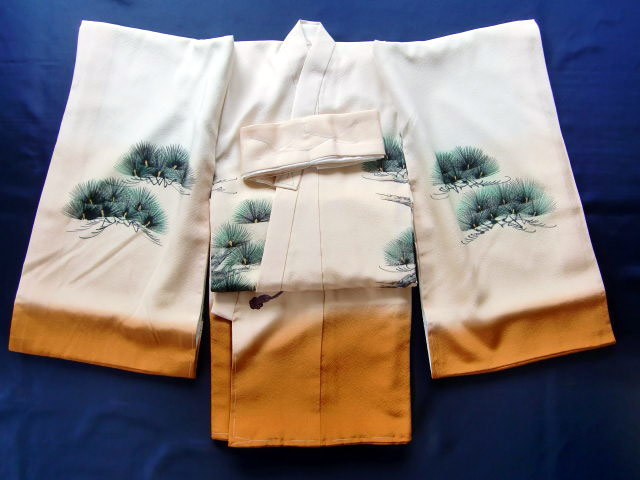 [ new goods ][ hand ....][ made in Japan ][ our shop original ][ free shipping ] man silk the first put on day . festival pine ... comb white ground beige ocher .. three . kimono 