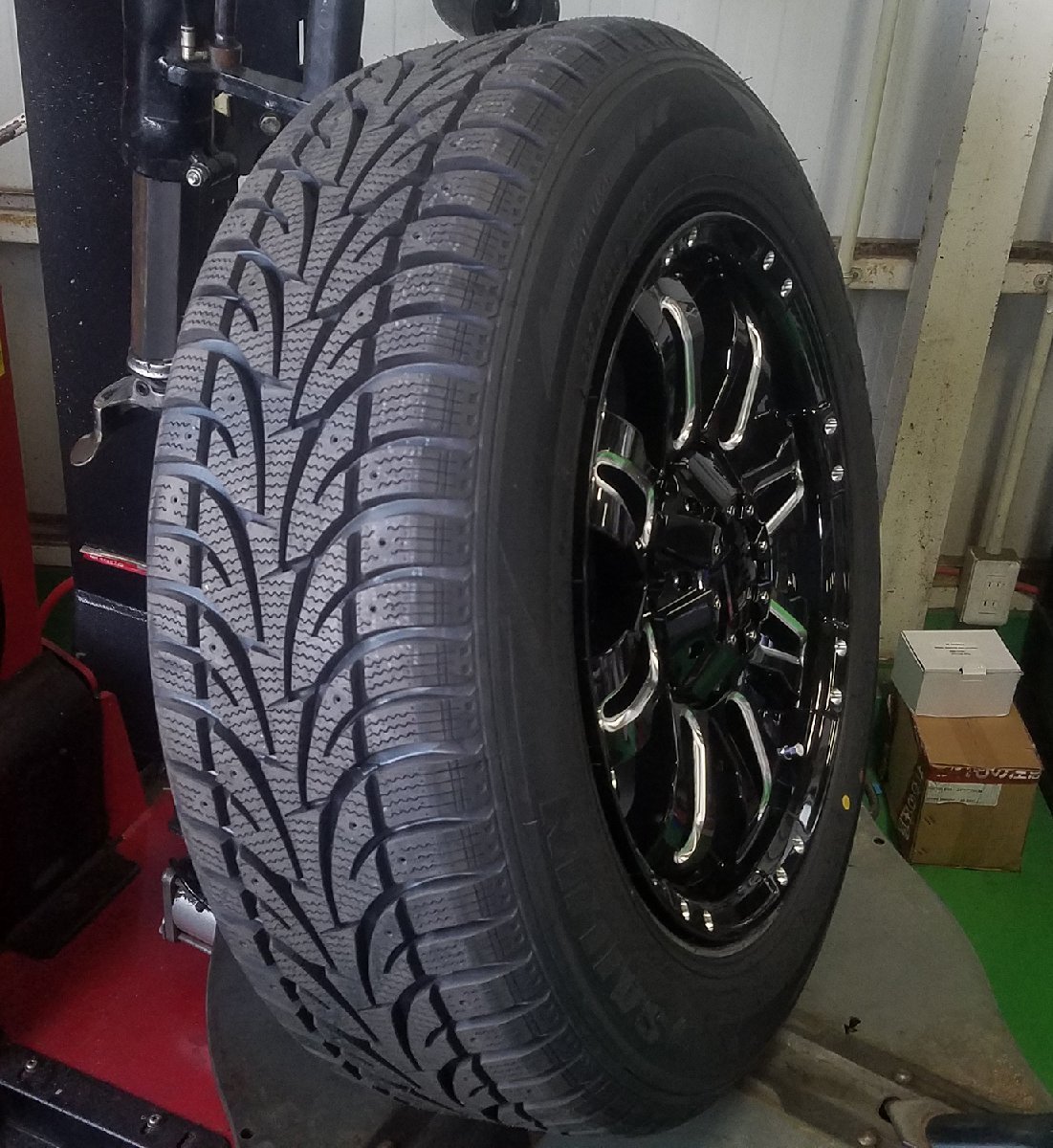 即日発送 デリカD5 RAV4 CX8 CX5 スタッドレス SAILUN WSTX 225/65R17 17インチ 新品 タイヤホイールセット 1台分_タイヤはイメージ画像です。