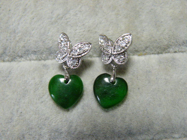 94003. jade green color stone earrings 