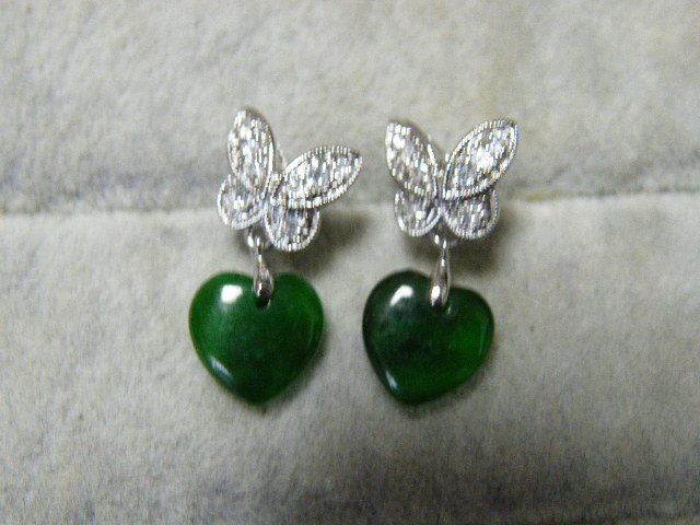 94003. jade green color stone earrings 