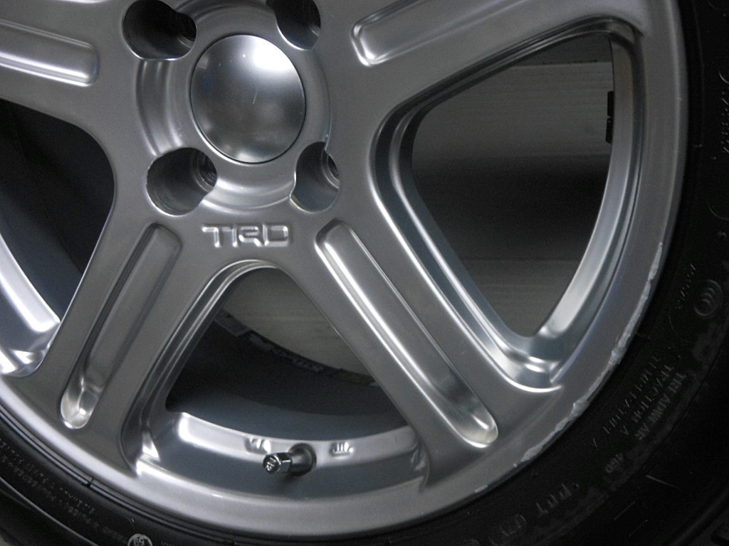 タイヤ新品！RAYS製 TRD -TF1 15×6.5JJ 4H PCD100 IS28 (185/60R15) ヤリス、アクア、bB、ヴィッツ他_画像6