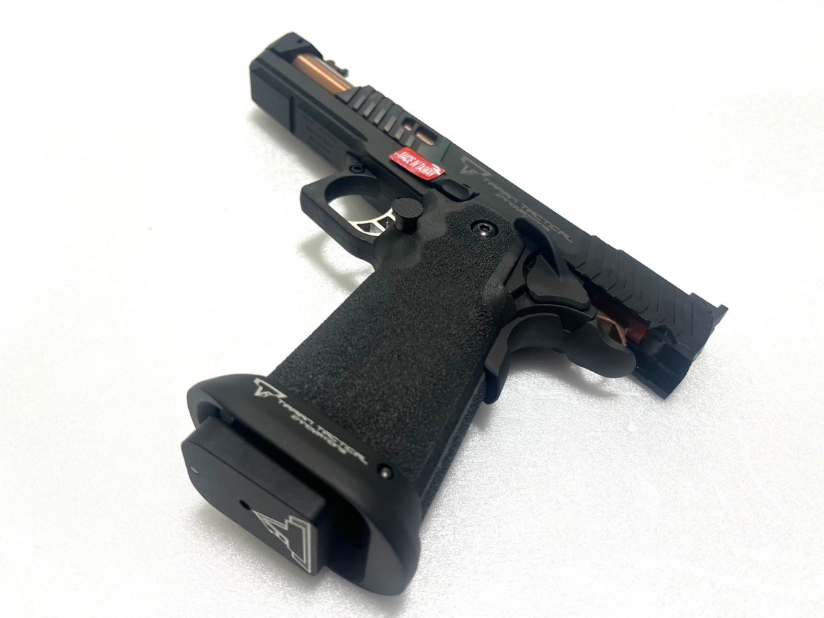 セール　EMG AW TTI Pit Viper フル刻印 TTI 正式ライセンス ガスブロ GBB ジョンウィック4 ハイキャパ Black　ゴールドバレルver_画像4