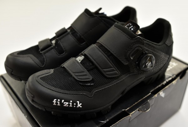 送料無料1★OUTLET★Fizik★フィジーク M6B シューズ size:EUR/39.5 (換算値25.35cm)