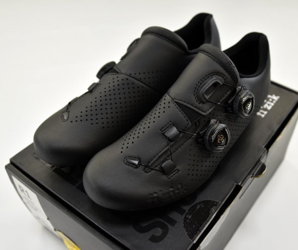 55%以上節約 送料無料1★Fizik★フィジーク ブラック 24.7cm) (換算値 size:EUR:38.5 シューズ R1B 24cm~