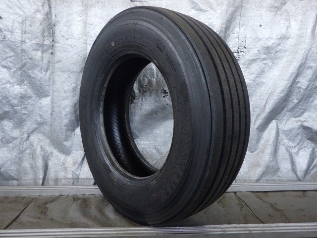 245/70R19.5 136/134J ヨコハマ ZEN 102ZE 中古 9.9分山 1本のみ サマータイヤ 2021年製_画像1