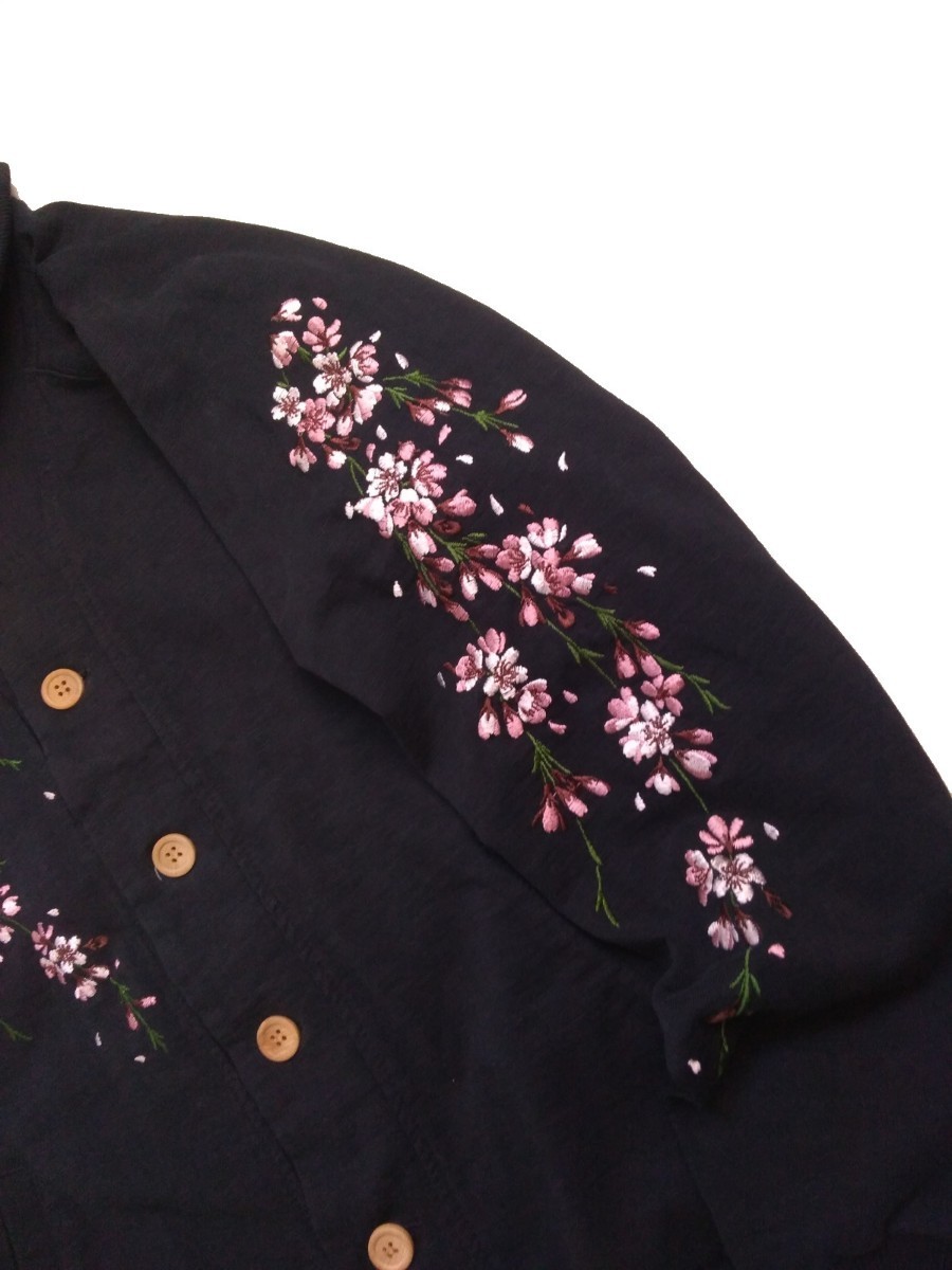 極美品 圧巻 豪華刺繍 花旅楽団 ショールカラー スウェット カーディガン スカジャン 桜 和柄 メンズM 絡繰魂 百花繚乱 抜刀娘 雅結2310317_画像4