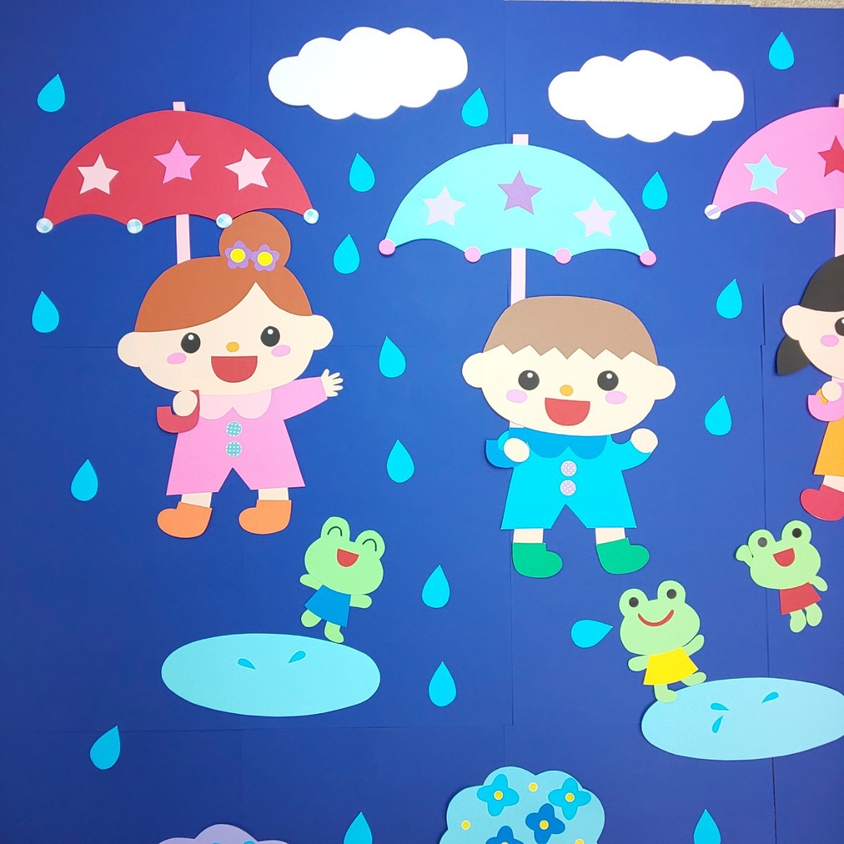 6月 梅雨 雨の日楽しいな 保育園・幼稚園・児童館などの壁面飾り 壁面装飾 ハンドメイド_画像2